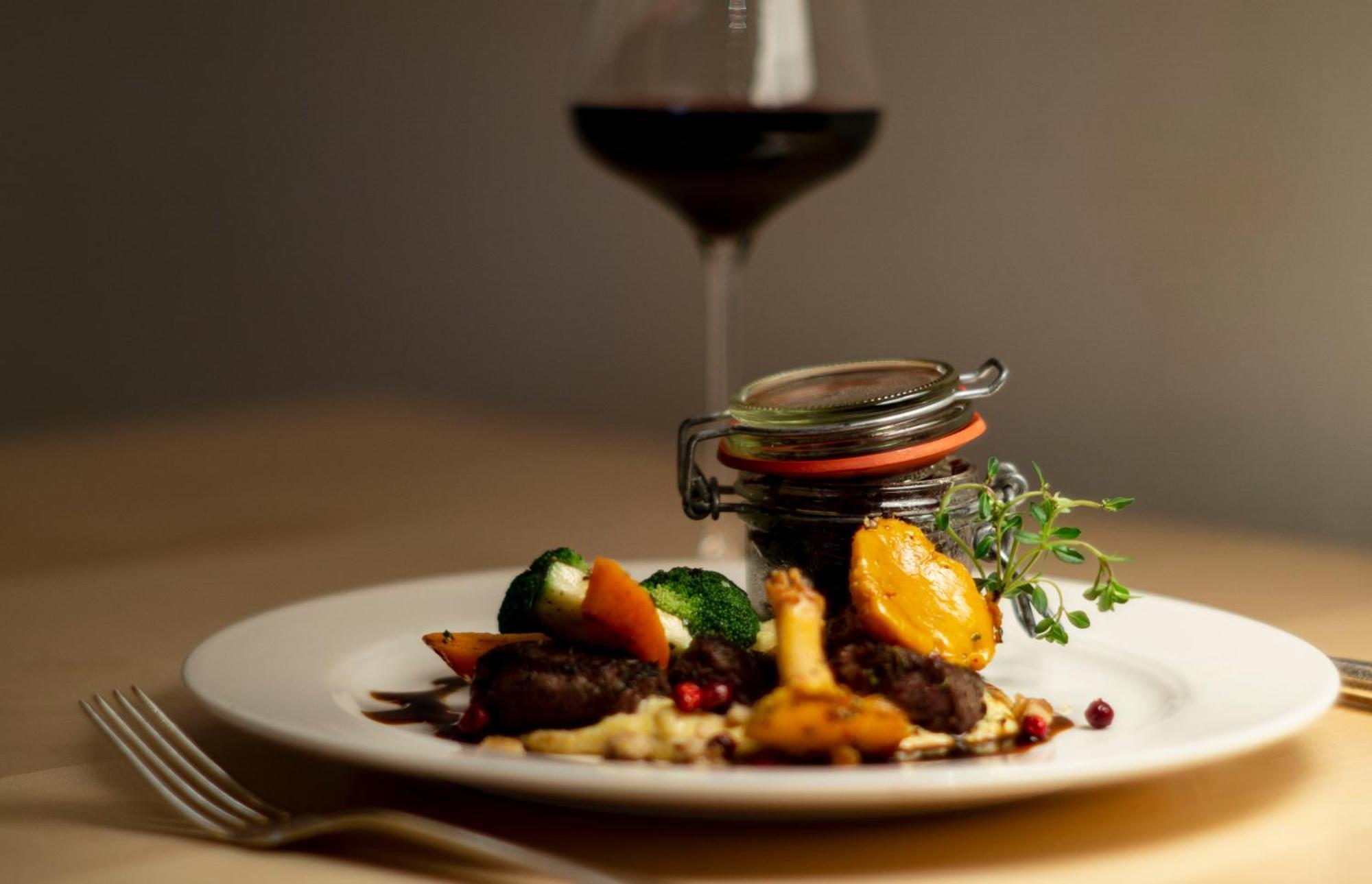 Hotel Goldener Adler - Im Sommer Silvretta Card Premium Inkludiert イシュグル エクステリア 写真