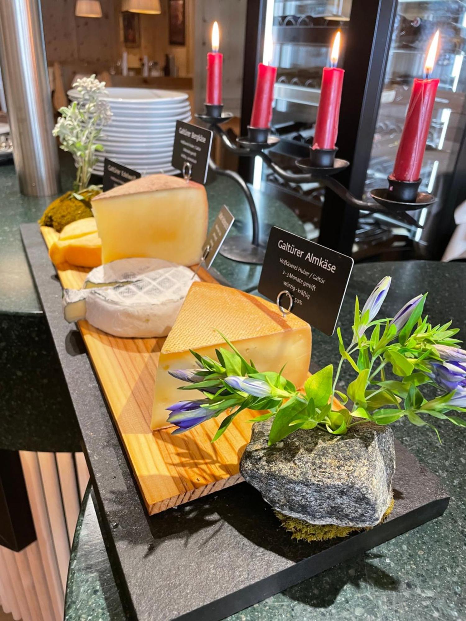 Hotel Goldener Adler - Im Sommer Silvretta Card Premium Inkludiert イシュグル エクステリア 写真