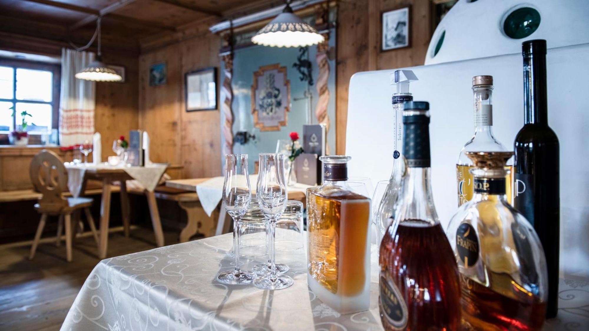 Hotel Goldener Adler - Im Sommer Silvretta Card Premium Inkludiert イシュグル エクステリア 写真