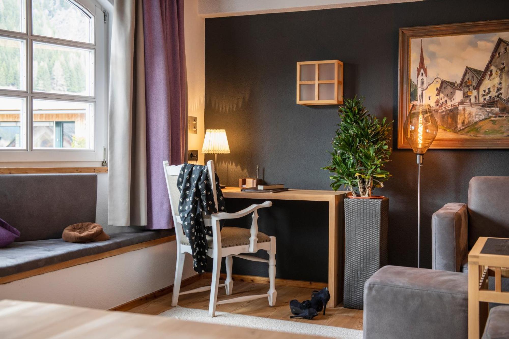Hotel Goldener Adler - Im Sommer Silvretta Card Premium Inkludiert イシュグル エクステリア 写真