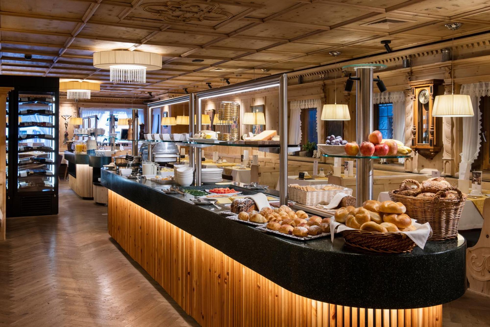 Hotel Goldener Adler - Im Sommer Silvretta Card Premium Inkludiert イシュグル エクステリア 写真