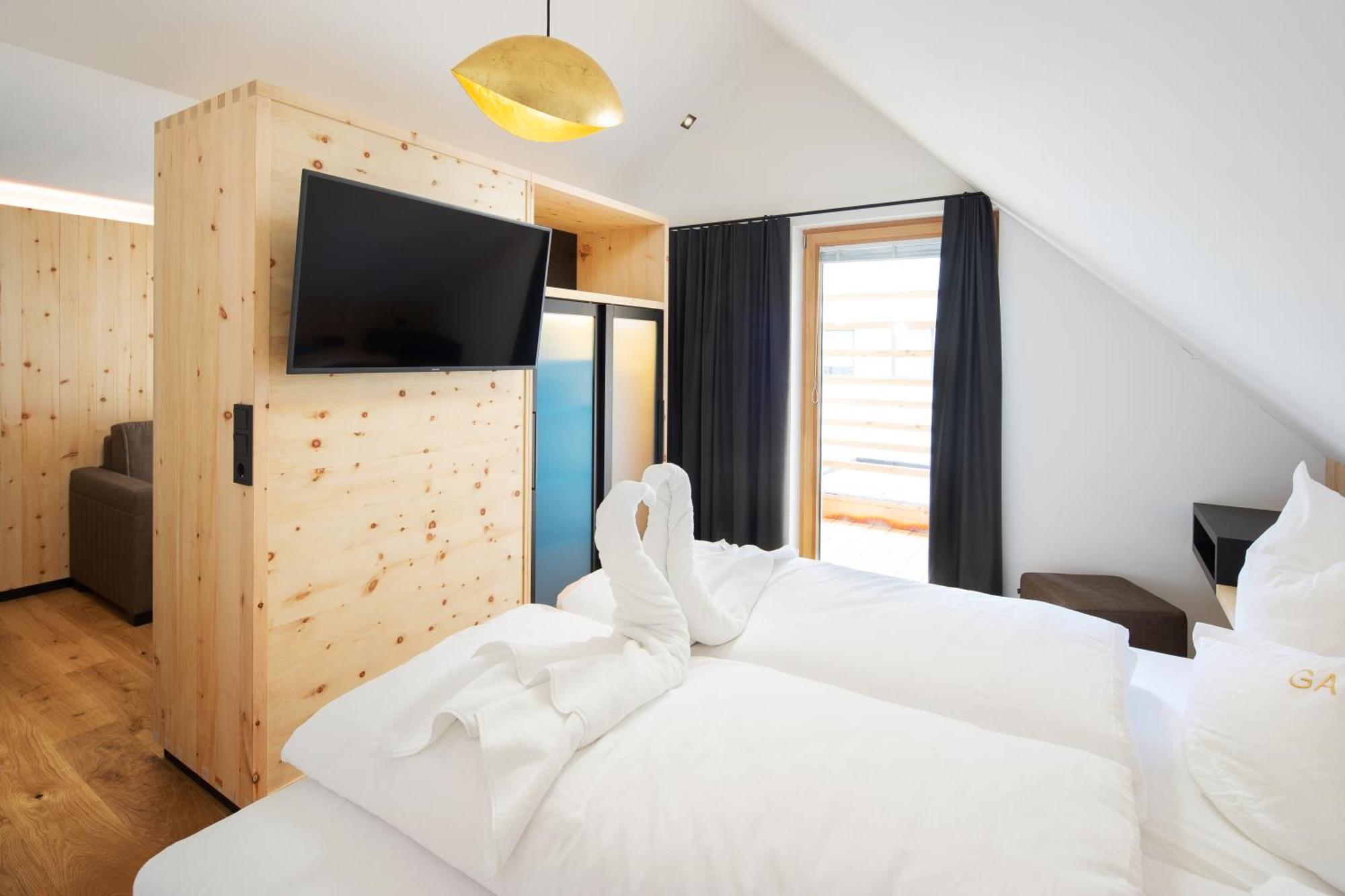 Hotel Goldener Adler - Im Sommer Silvretta Card Premium Inkludiert イシュグル エクステリア 写真