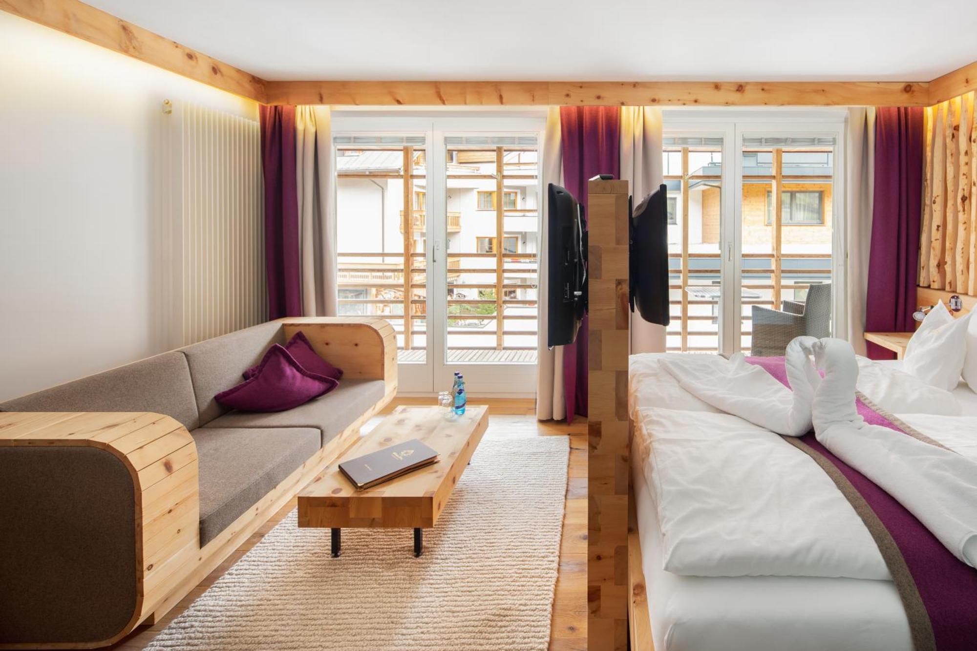 Hotel Goldener Adler - Im Sommer Silvretta Card Premium Inkludiert イシュグル エクステリア 写真