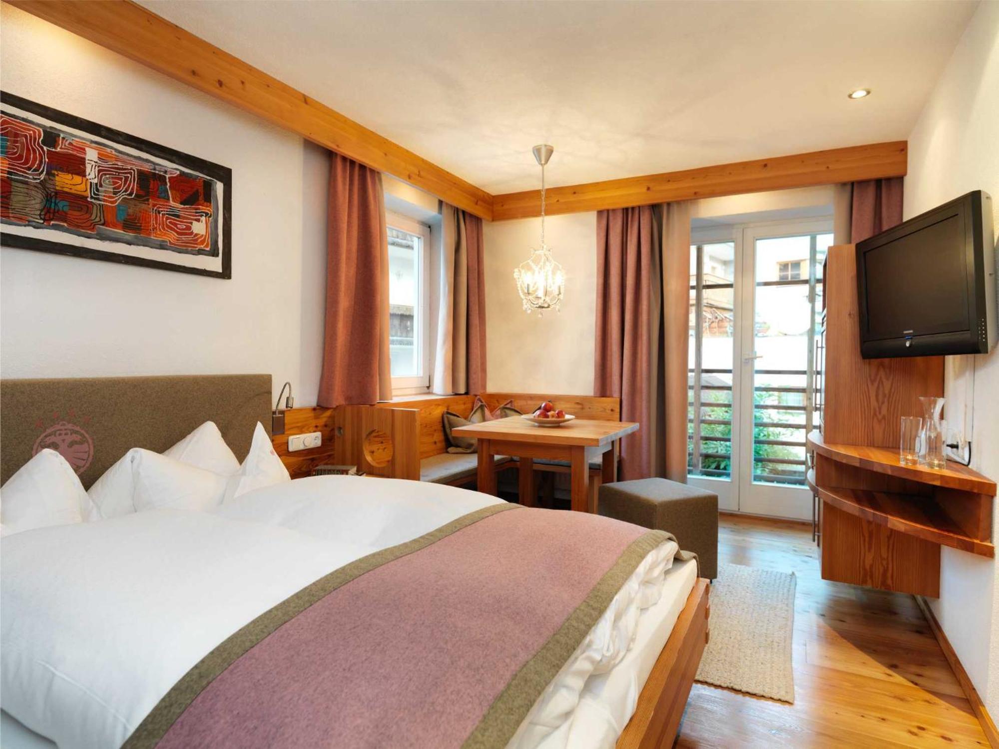 Hotel Goldener Adler - Im Sommer Silvretta Card Premium Inkludiert イシュグル エクステリア 写真