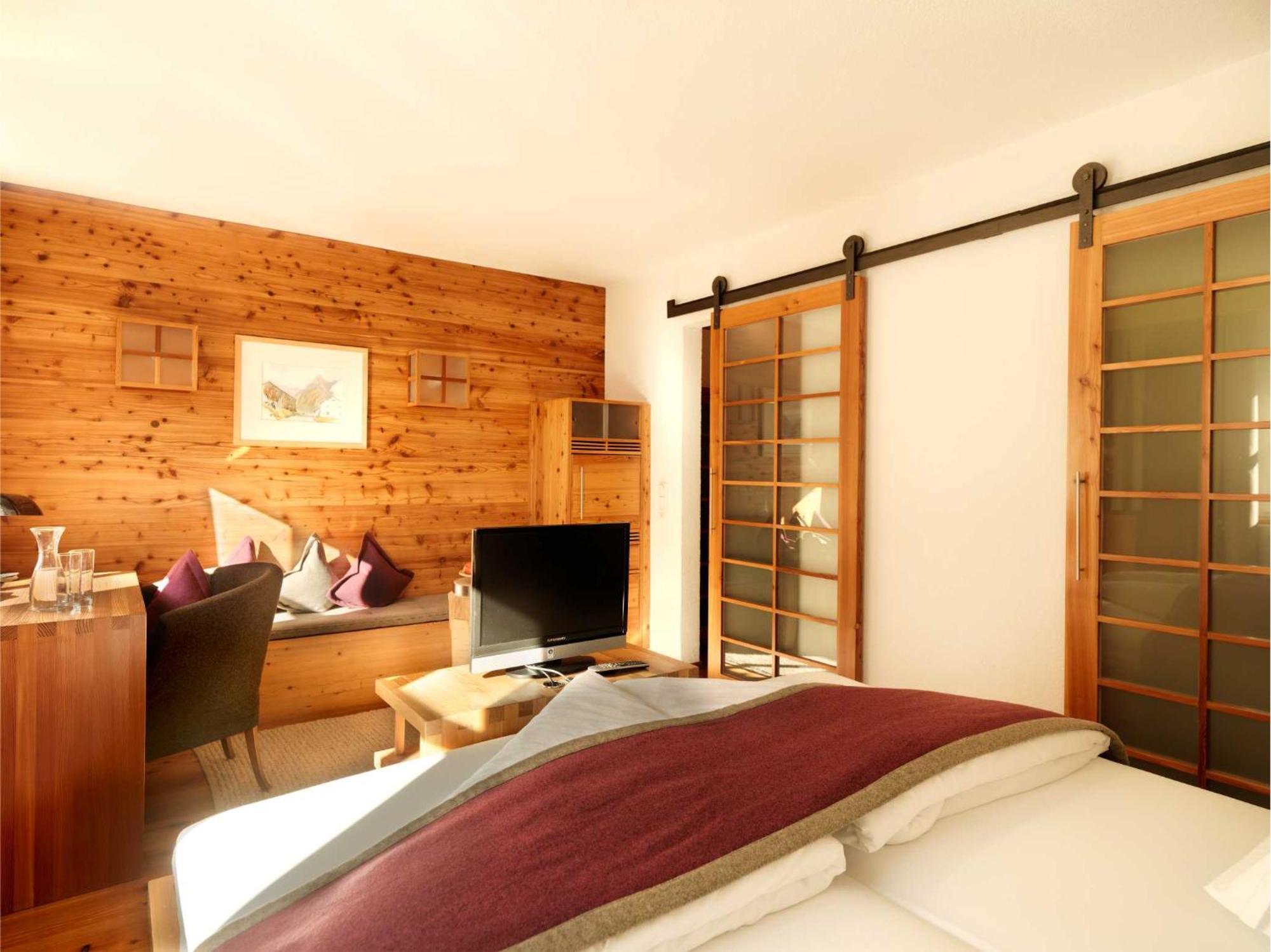Hotel Goldener Adler - Im Sommer Silvretta Card Premium Inkludiert イシュグル エクステリア 写真