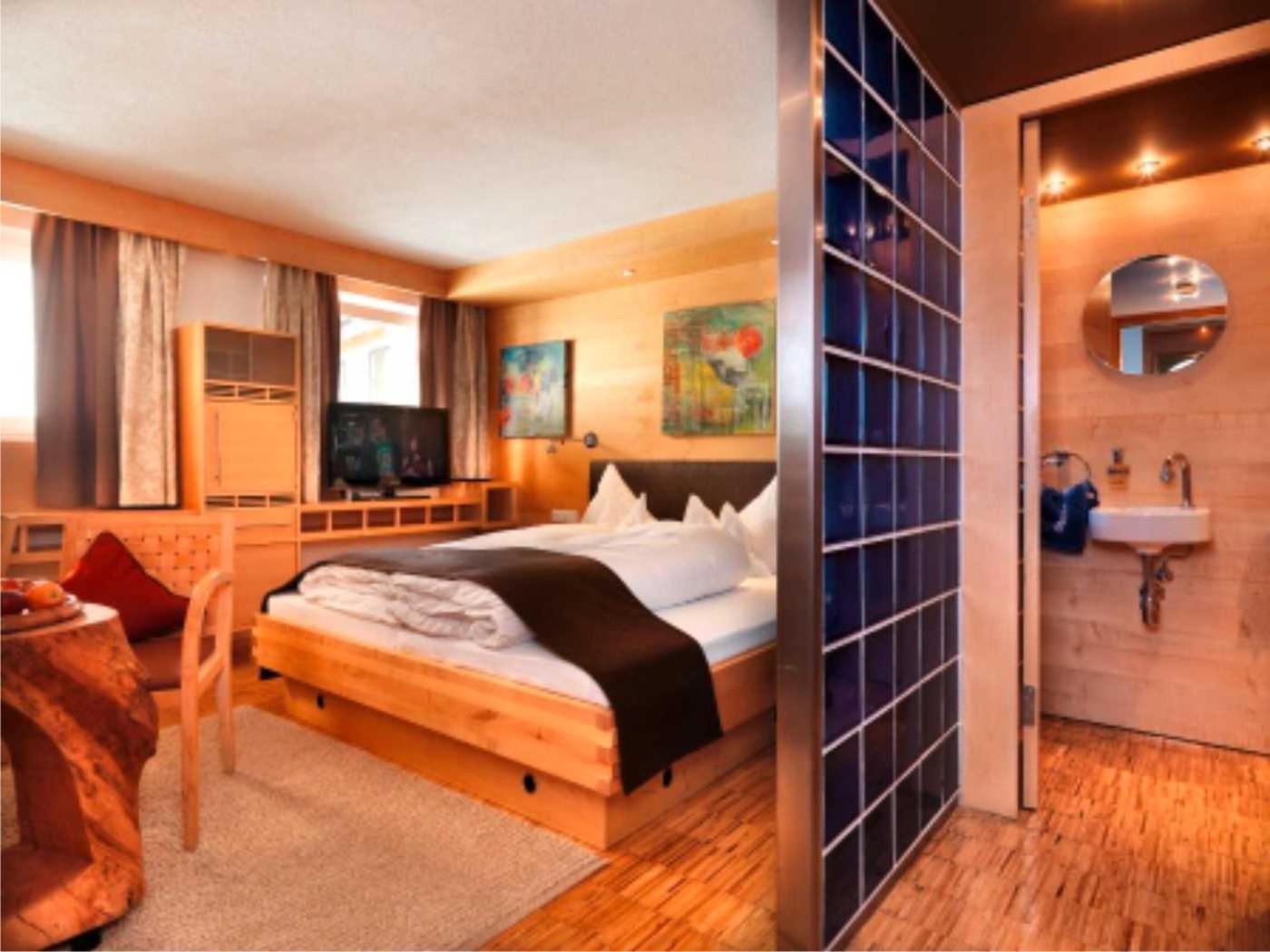 Hotel Goldener Adler - Im Sommer Silvretta Card Premium Inkludiert イシュグル エクステリア 写真