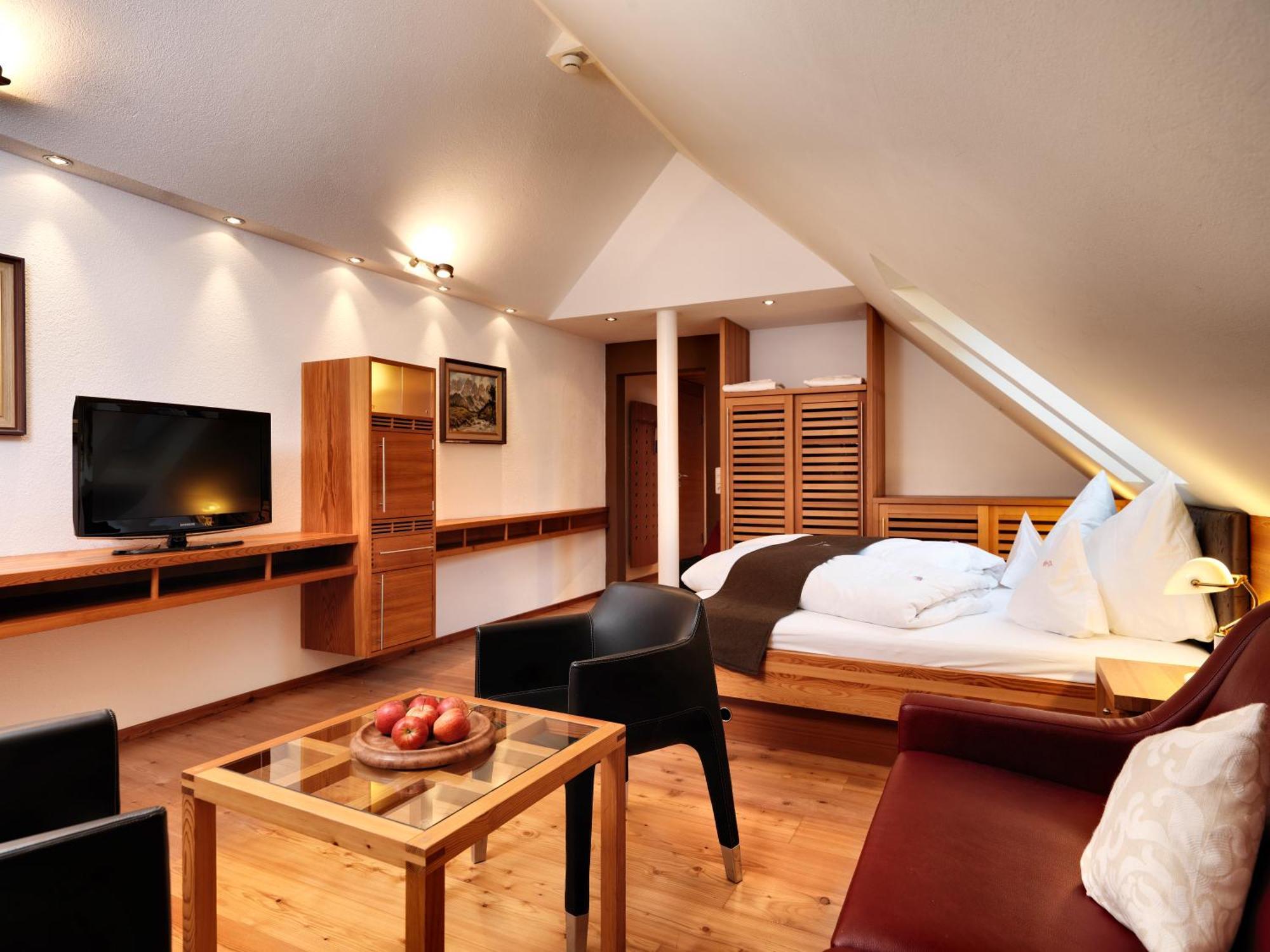 Hotel Goldener Adler - Im Sommer Silvretta Card Premium Inkludiert イシュグル エクステリア 写真