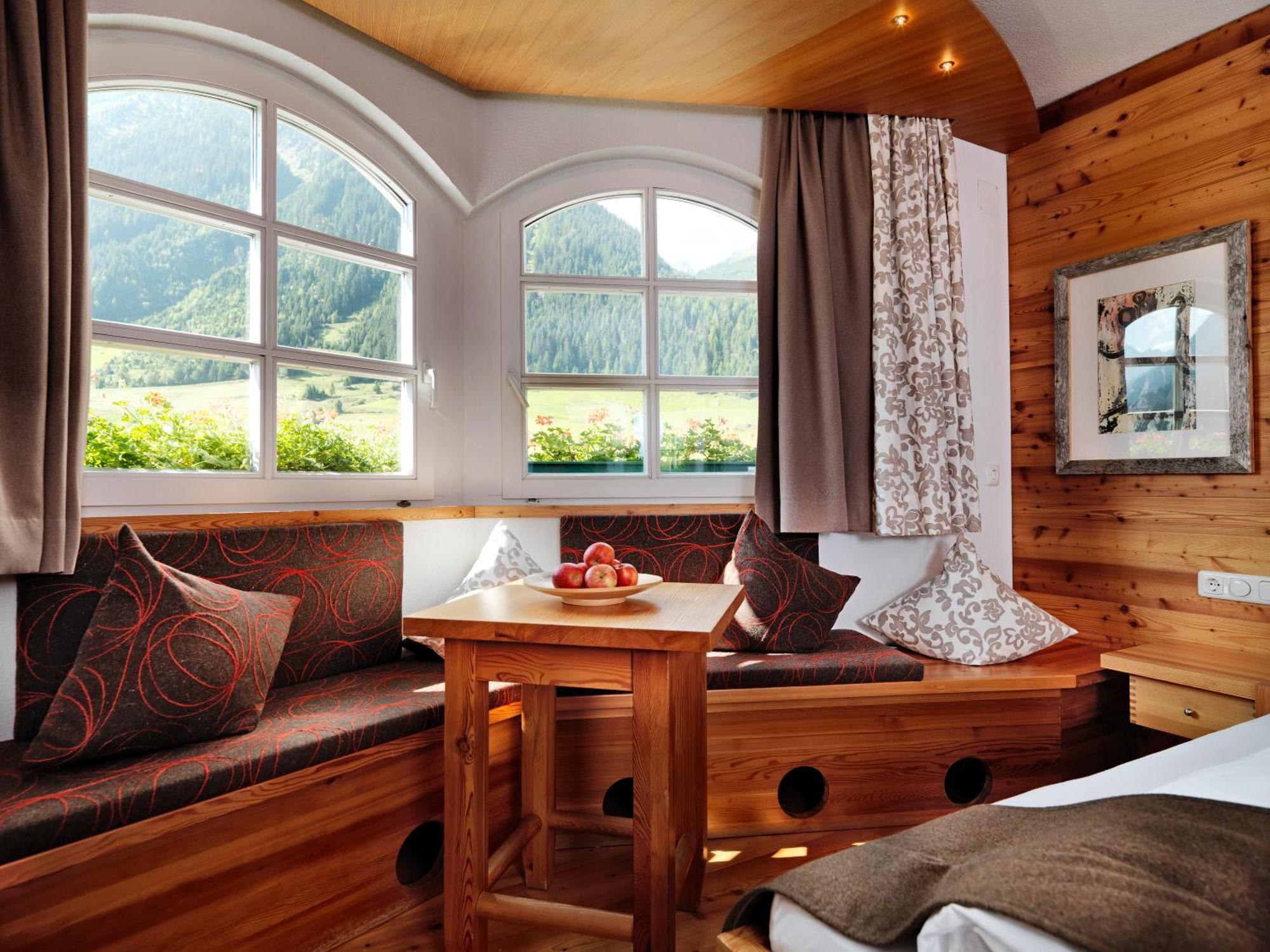 Hotel Goldener Adler - Im Sommer Silvretta Card Premium Inkludiert イシュグル エクステリア 写真