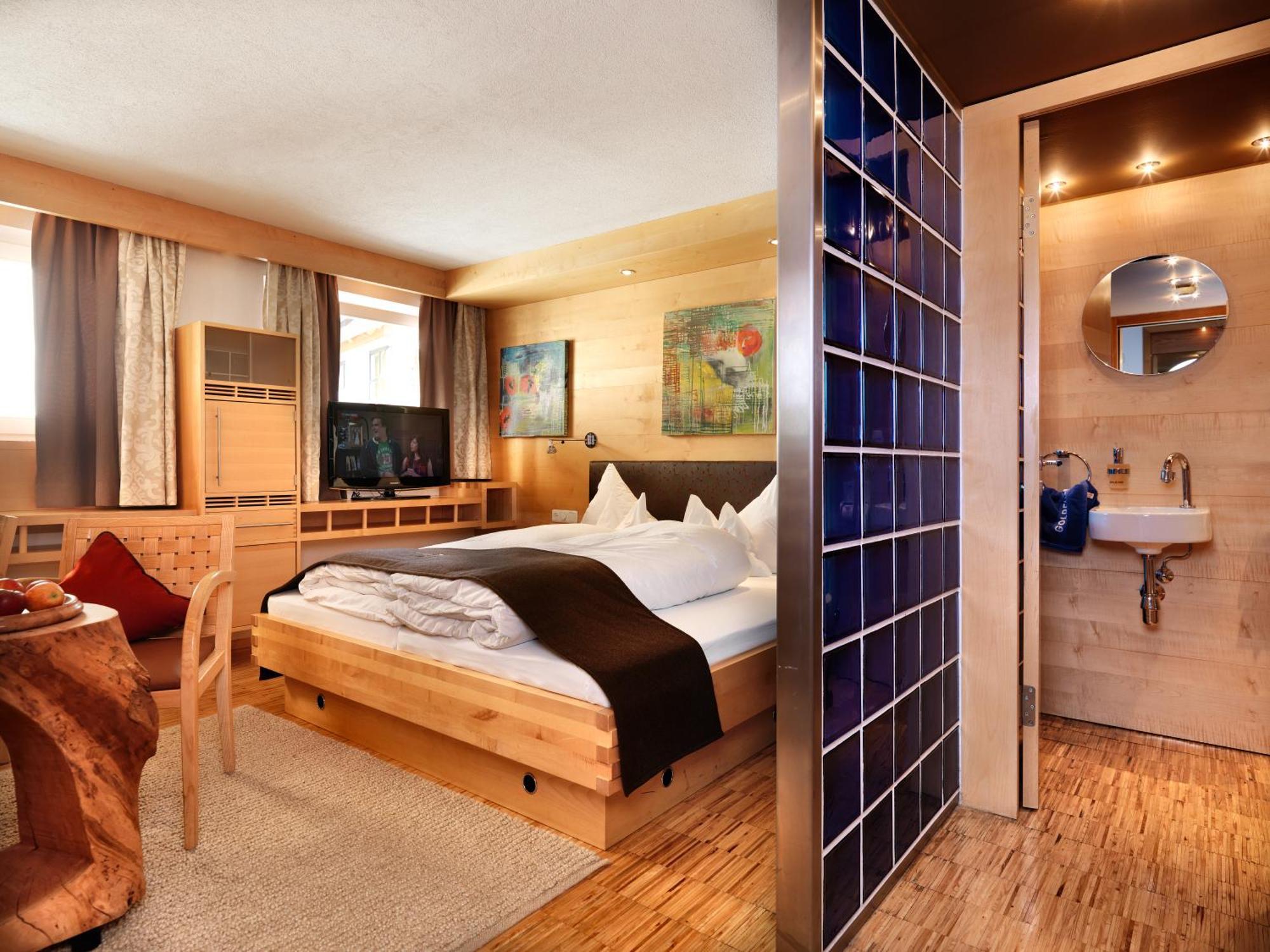 Hotel Goldener Adler - Im Sommer Silvretta Card Premium Inkludiert イシュグル エクステリア 写真