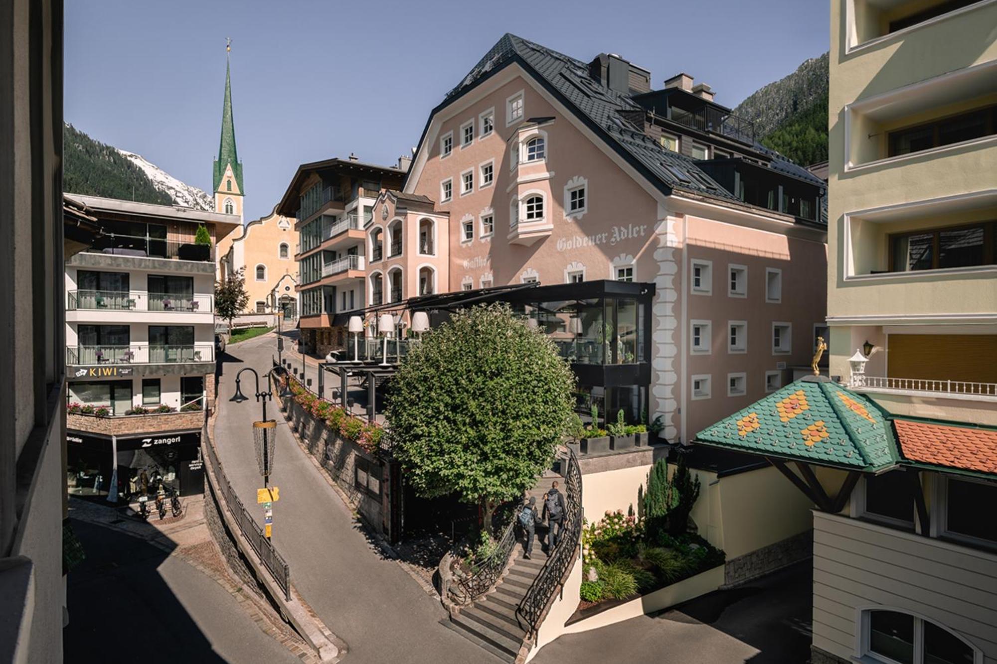 Hotel Goldener Adler - Im Sommer Silvretta Card Premium Inkludiert イシュグル エクステリア 写真