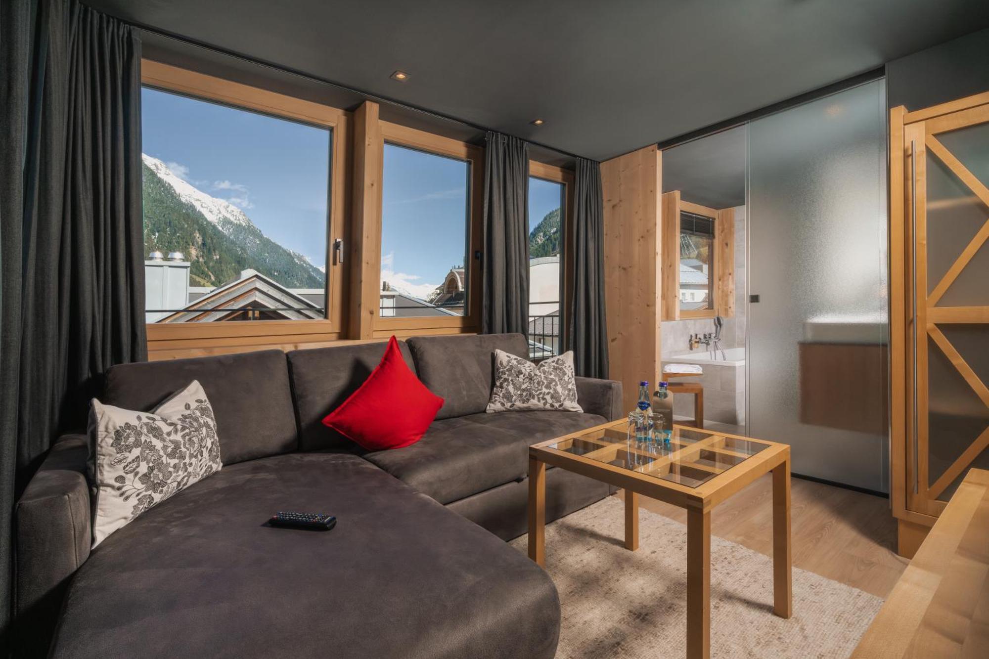 Hotel Goldener Adler - Im Sommer Silvretta Card Premium Inkludiert イシュグル エクステリア 写真