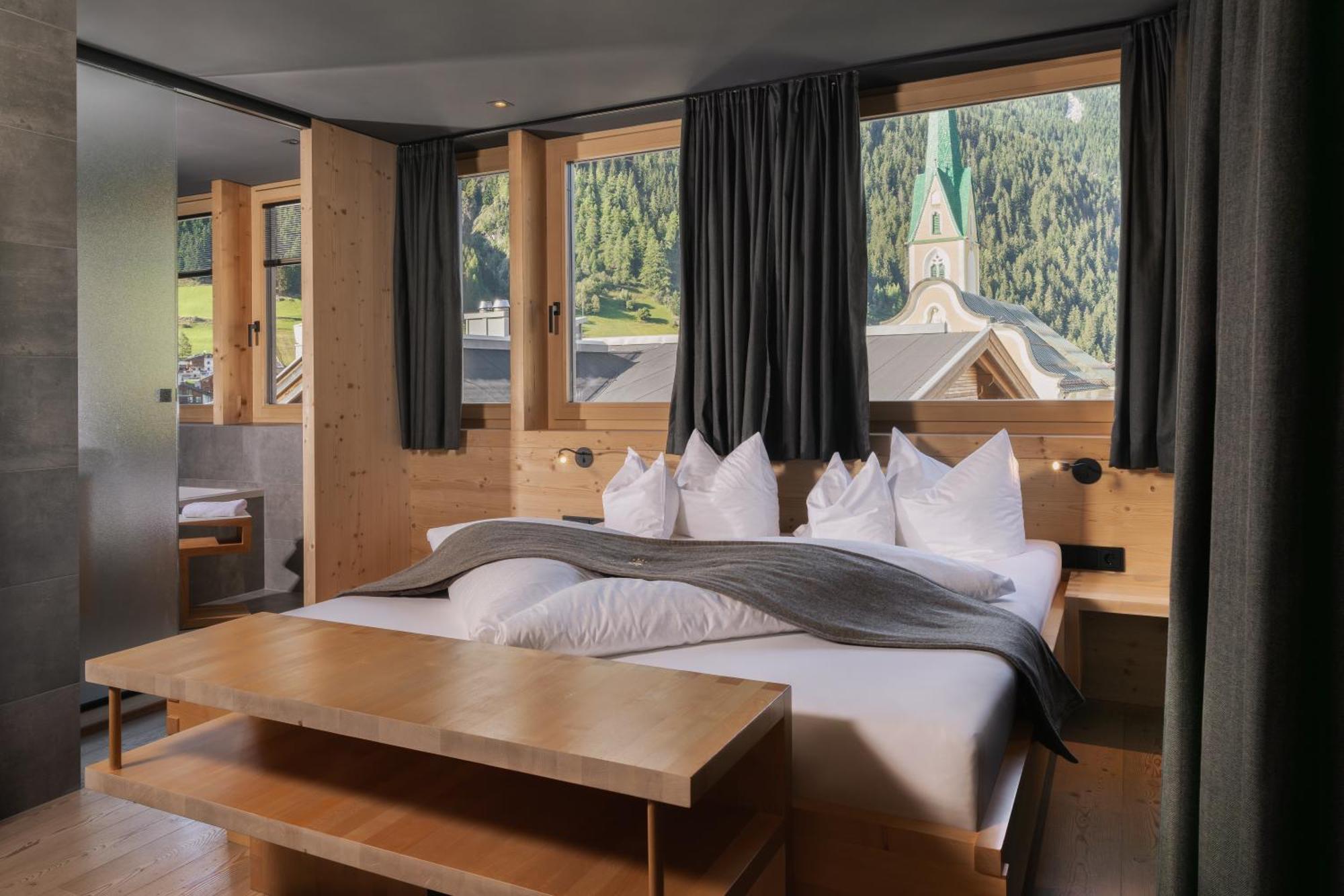 Hotel Goldener Adler - Im Sommer Silvretta Card Premium Inkludiert イシュグル エクステリア 写真
