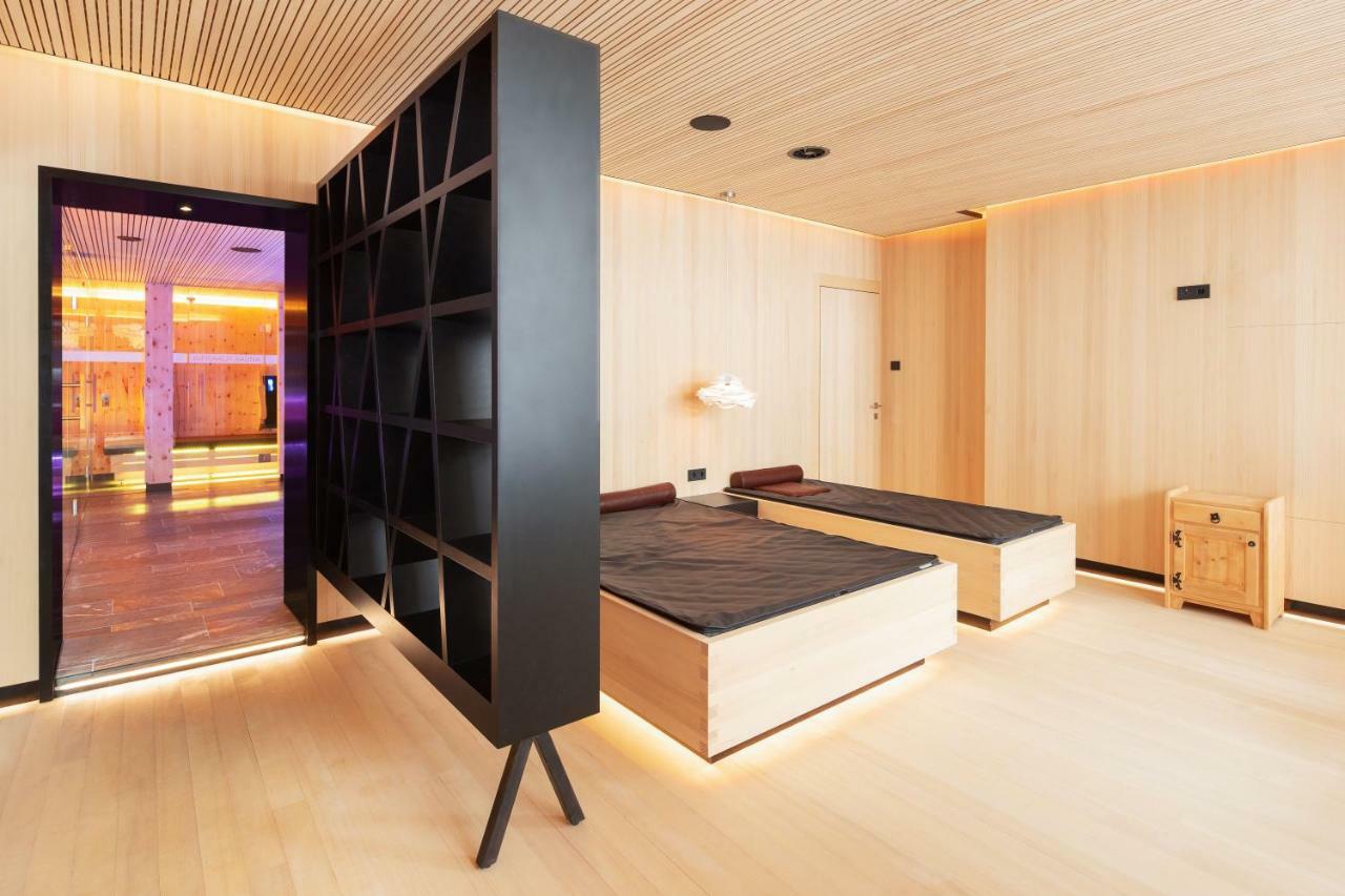Hotel Goldener Adler - Im Sommer Silvretta Card Premium Inkludiert イシュグル エクステリア 写真